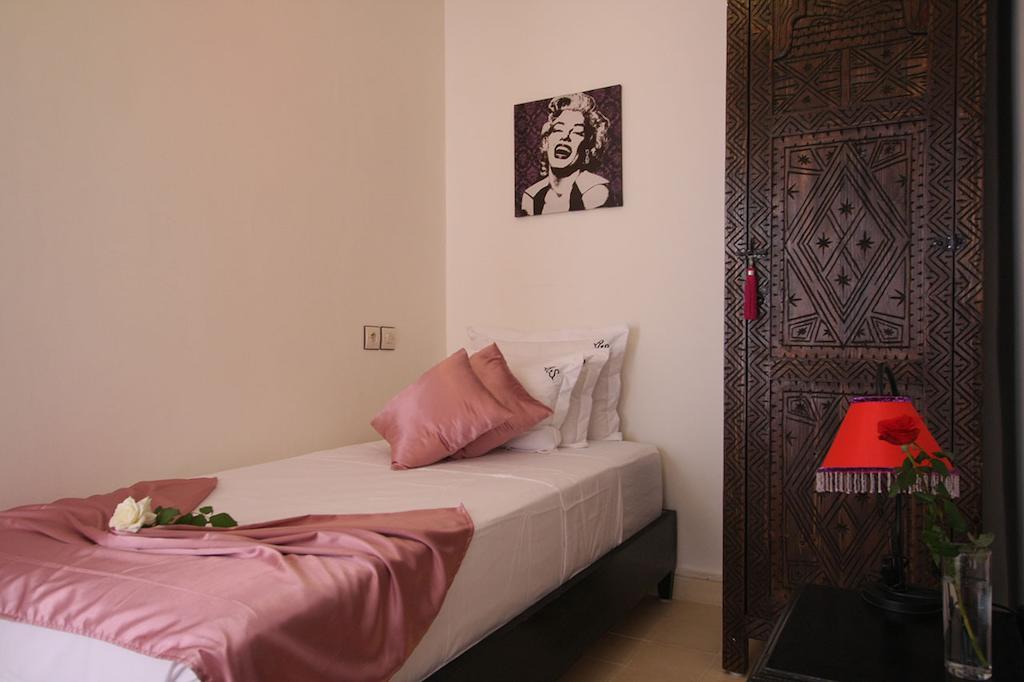 Riad De La Semaine Marrákes Szoba fotó